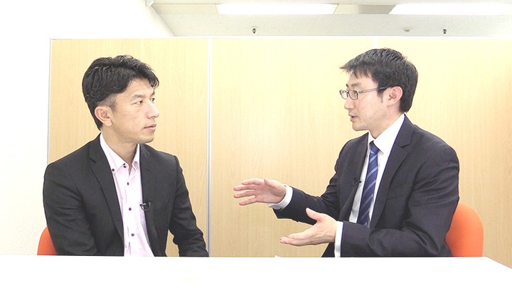税理士コンシェルジュの担当者が税理士と面談している様子