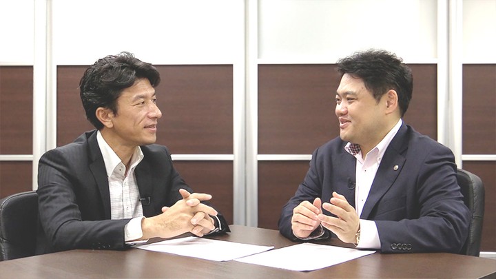 税理士コンシェルジュの担当者が税理士と面談している様子