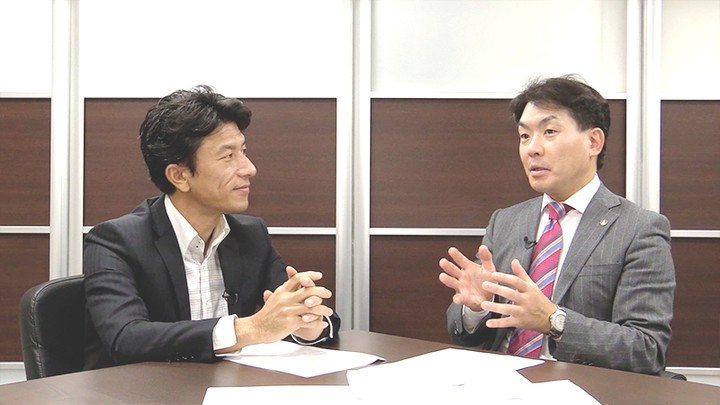 税理士コンシェルジュの担当者が税理士と面談している様子